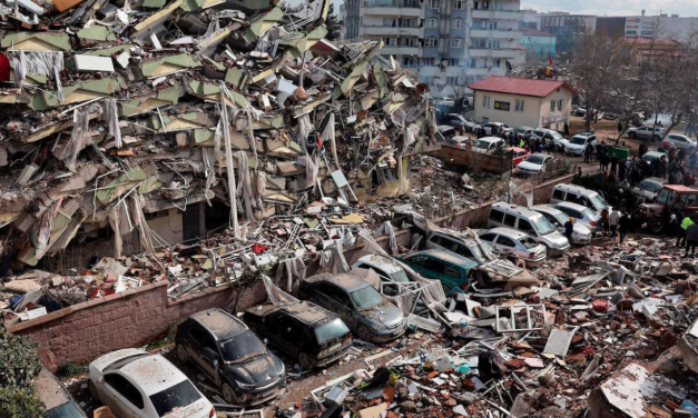 Detienen en Turquía a constructores inmobiliarios tras el terremoto