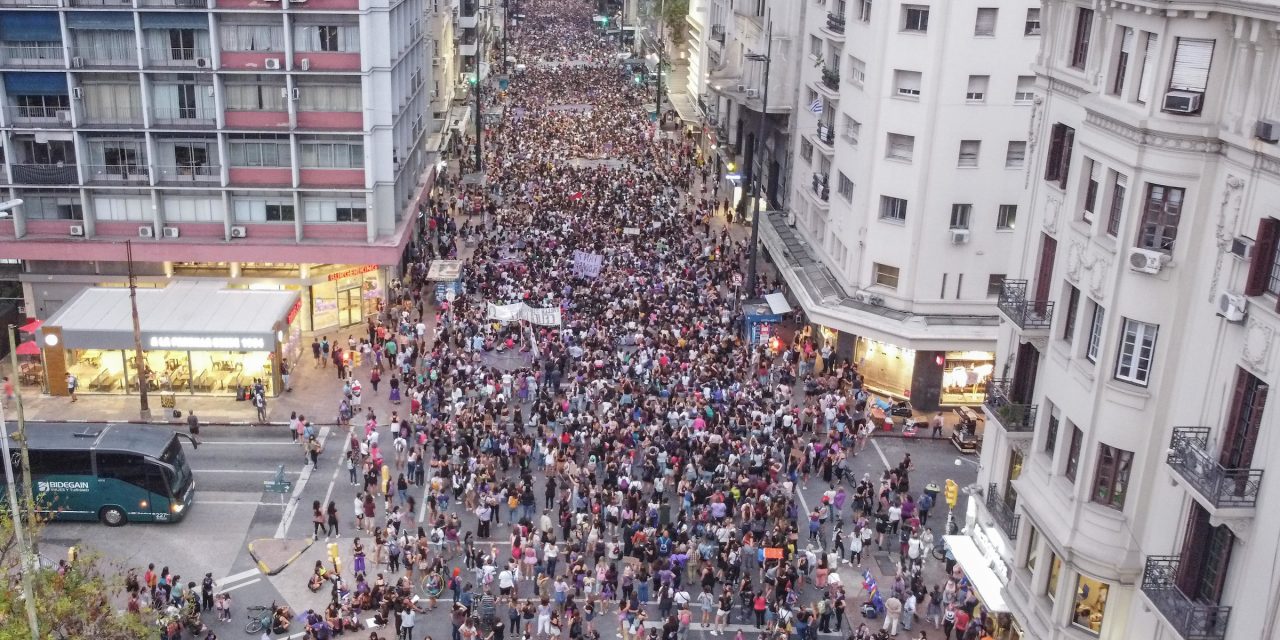 Miles de personas marcharon por el 8M y reivindicaron igualdad de derechos