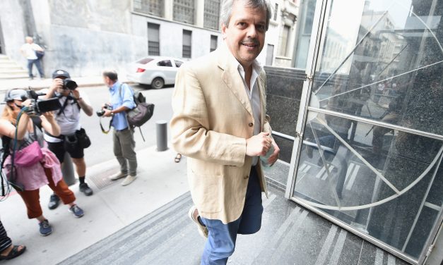 Fiscalía pidió prórroga para informar a Gustavo Leal los motivos de su indagatoria