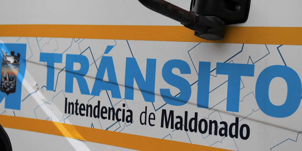 90 multas y 29 vehículos retenidos el fin de semana en Maldonado tras operativo de tránsito