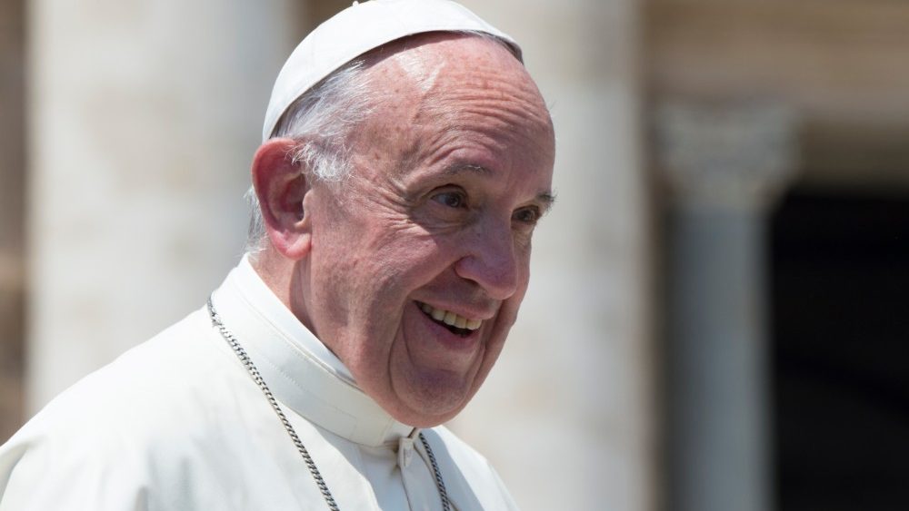 Papa Francisco tiene infección respiratoria y estará “algunos días” internado