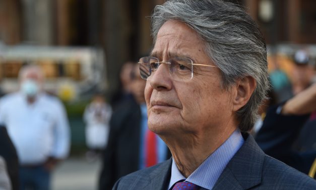 Presidentes incompetentes y crisis económicas y sociales: los argumentos de la creación de la “muerte cruzada” en Ecuador