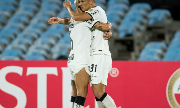 Liverpool no hizo pie en el Centenario y fue goleado por Corinthians