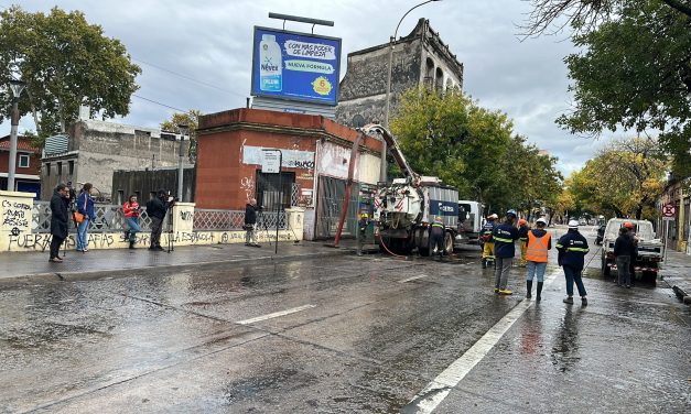 Se solucionó la inundación en el puente de la avenida Fernández Crespo