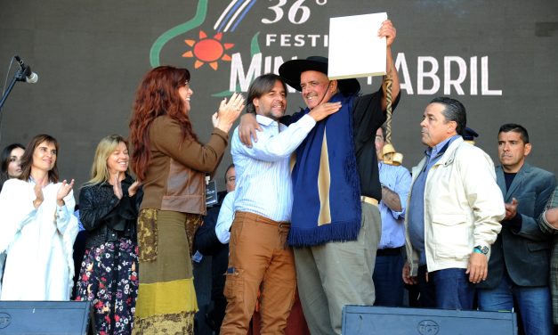 Lacalle Pou participó de homenaje a Santiago Chalar y Santos Inzaurralde en Lavalleja