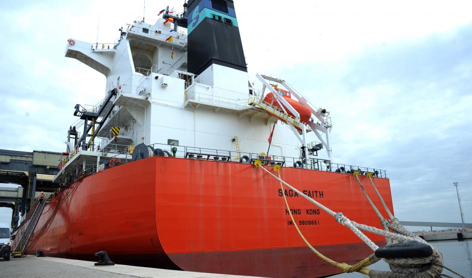 Partió primer buque con celulosa de UPM2 desde el puerto de Montevideo