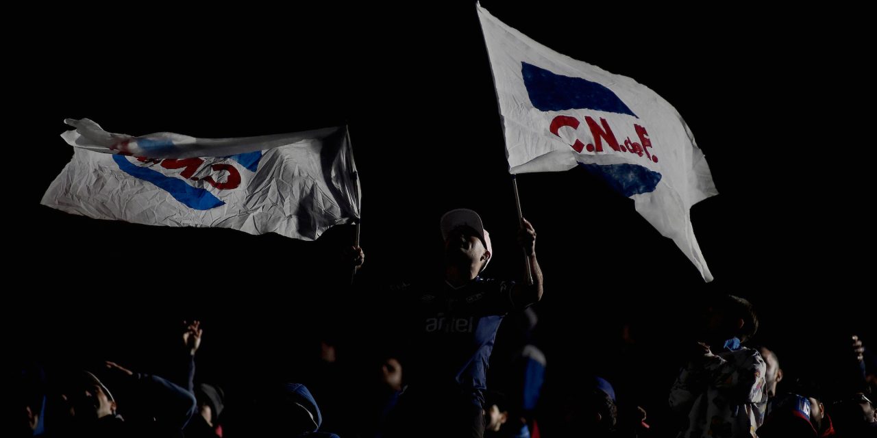 Festejos de aniversario de Nacional con dos hinchas detenidos, balas de goma y gas lacrimógeno