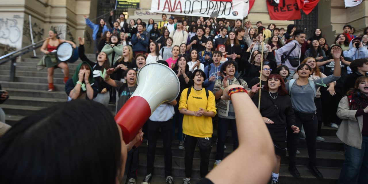 Este martes paran los docentes de Secundaria de Montevideo en apoyo a colegas del IAVA