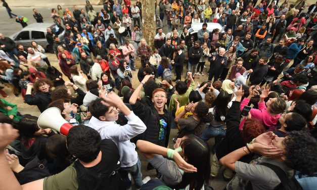 Estudiantes del IAVA cortaron calle y marcharon: “Que cese el hostigamiento a los estudiantes organizados”, dijo vocero