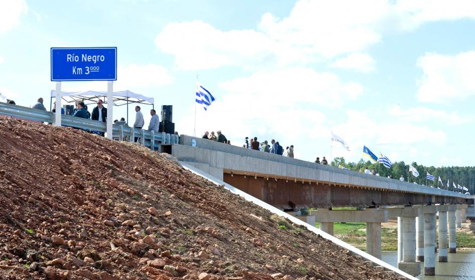 Inauguran puente que une Tacuarembó y Durazno; se dejará de usar las balsas para cruzar el río Negro