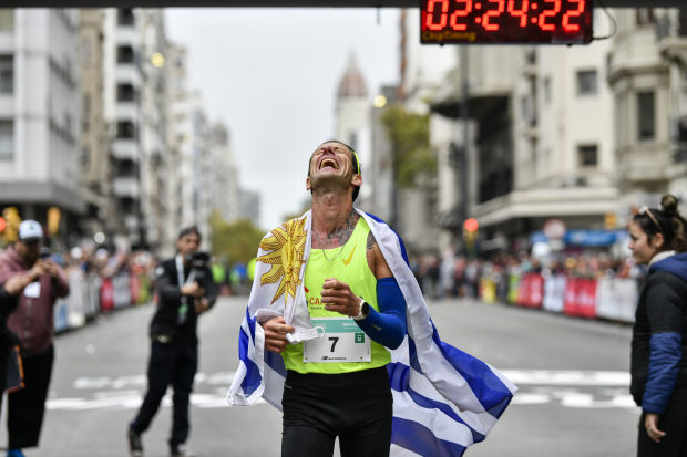 Roberto Umpiérrez y Natalie Bengoa ganaron en Montevideo y viajarán a la Maratón de Caracas