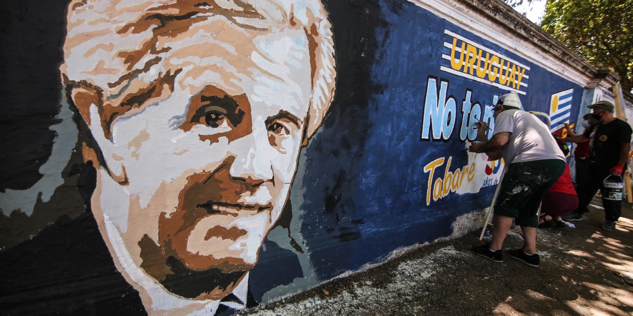Reconstruirán mural de Tabaré Vázquez tras ser vandalizado por segunda vez