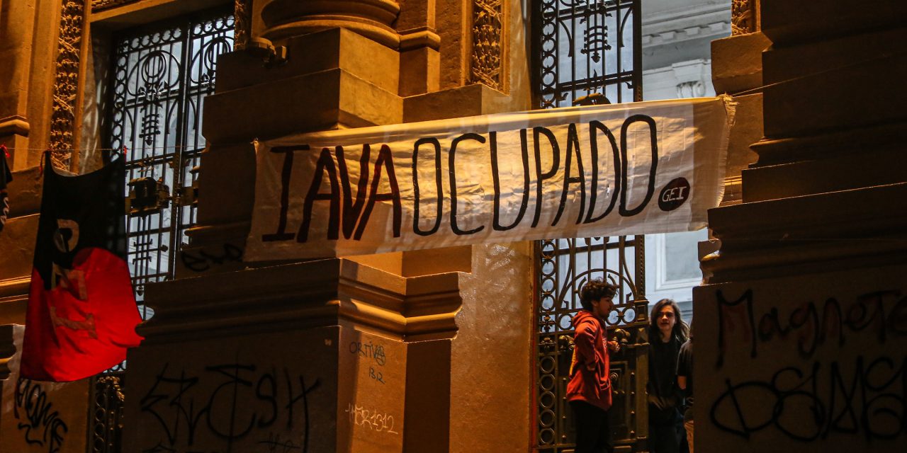 El núcleo sindical del liceo IAVA reclama reintegrar al director Leonardo Ruidíaz y denunció que no se colocó la rampa accesible