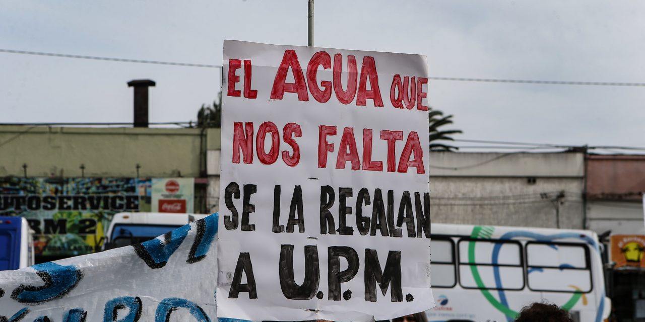 “El agua se defiende”: manifestantes reclamaron a Lacalle por la crisis hídrica