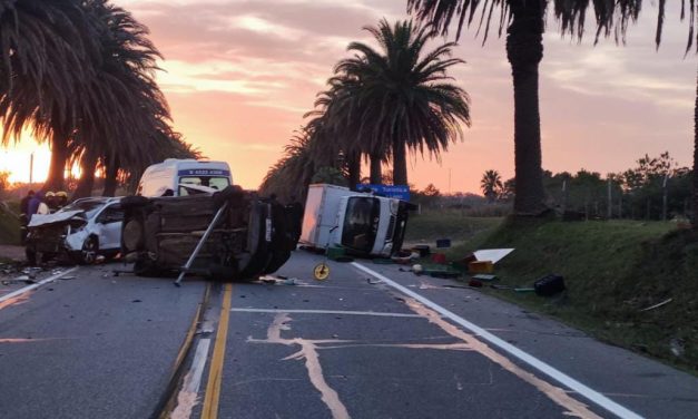 Siniestro de tránsito fatal en Colonia: dos muertos y seis personas lesionadas
