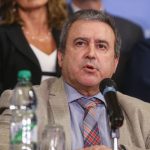 Ministro de Vivienda confirmó que hubo 12 adjudicaciones directas bajo la administración Moreira y admitió “algunas irregularides”