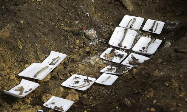 Analizan diferentes métodos para identificar restos del Batallón 14; entre ellos la toma de sangre a familiares de detenidos desaparecidos