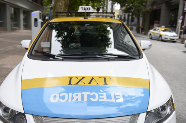 Intendencia incorpora 20 taxis eléctricos más y espera llegar a 200 vehículos