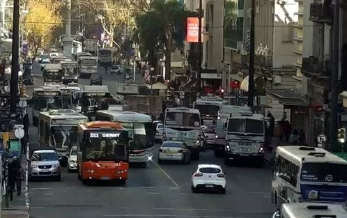 Tránsito cortado en Av. 18 de Julio por accidente de tránsito tras persecución policial