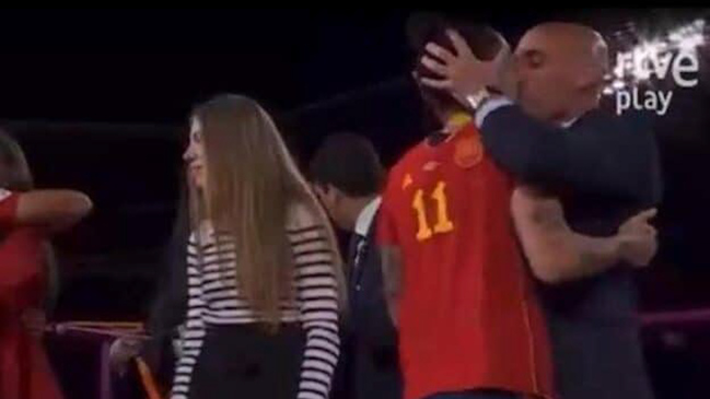 Rubiales renunciará como presidente de la Real Federación Española de Fútbol tras beso a jugadora