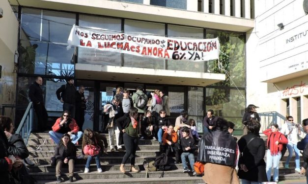 Liceo Miranda ocupado; docentes repudian atropello a derecho de los estudiantes