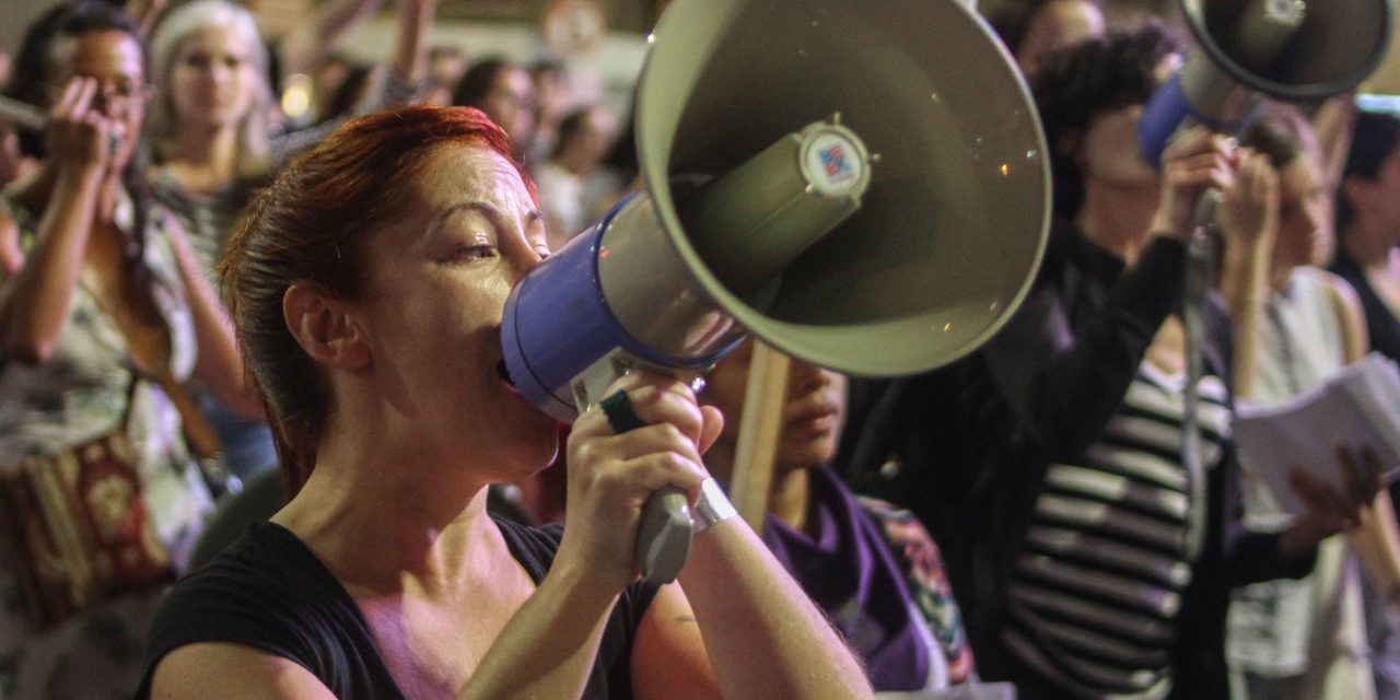 Feministas se movilizan desde Plaza Libertad por femicidio de Valentina Cancela