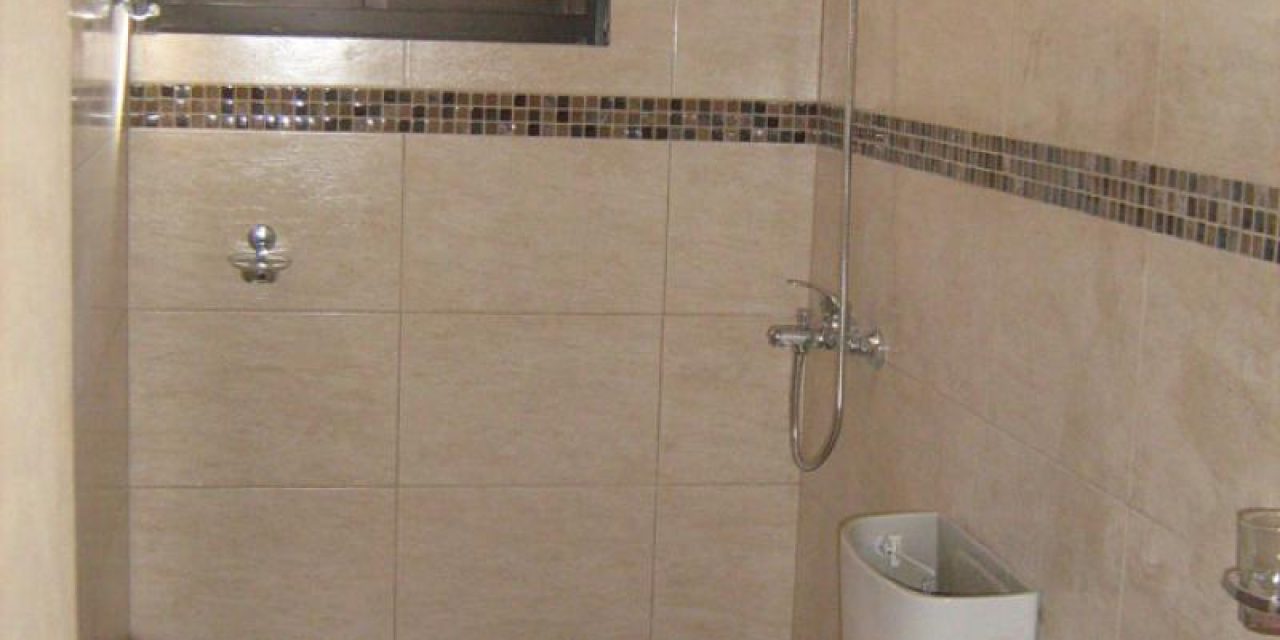 Fiscalía investiga la muerte de un hombre que se electrocutó mientras se bañaba