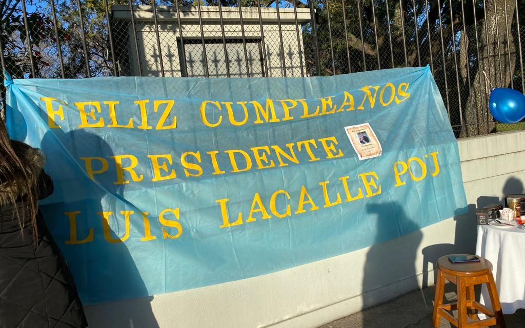 La fiesta sorpresa que militantes blancas le prepararon a Lacalle en Suárez y Reyes