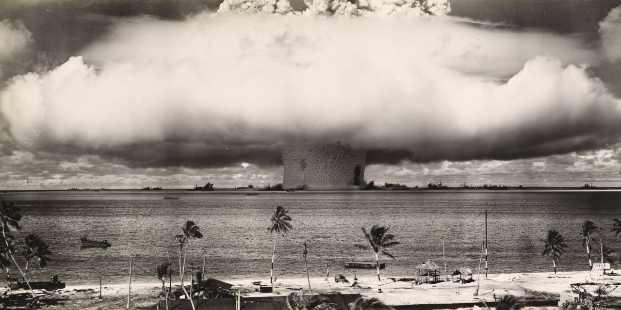 ¿Por qué Oppenheimer siguió adelante con la bomba atómica a pesar de las advertencias?