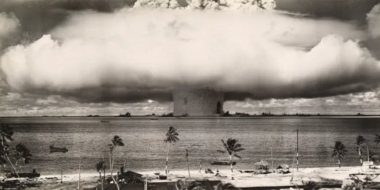 Pongamos Pienso: Cómo se fabrica una bomba atómica y el riesgo del Proyecto Manhattan que pudo provocar un incendio en la atmósfera