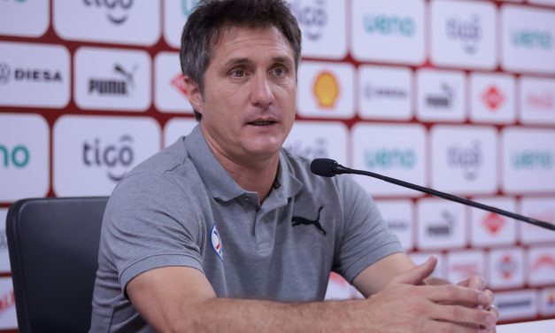 La selección de Paraguay despidió a Guillermo Barros Schelotto