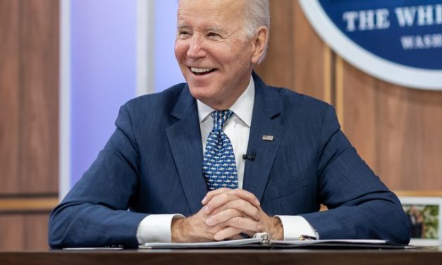 En plena conferencia el presidente de Estados Unidos Joe Biden comenzó a decir frases sin sentido y le cortaron el audio