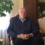 Destacado economista no ve “tan normal” a Milei para presidente, y agregó que atraso cambiario en Uruguay será «difícil corregirlo de golpe”