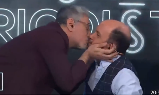 Leo Pereyra le devolvió el beso en la boca a Nacho Álvarez, mirá el video