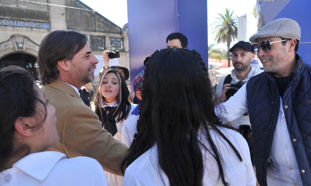 Lacalle Pou recorrió  la Expo Prado y mantuvo reuniones con autoridades de la ARU