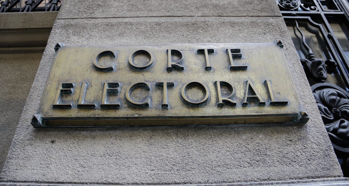 ¿Cuál es el plan de la Corte Electoral para lograr que se inscriban los votantes atrasados al padrón electoral?