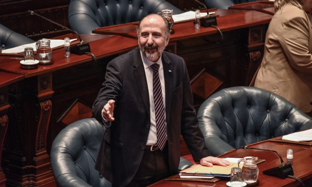 Desde los tableros de ajedrez y las canastas de básquetbol al asiento en el Senado: las viejas pasiones del socialista Nunes