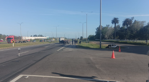 Una mujer de 50 años murió tras choque entre camioneta y camión en ruta 5