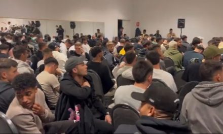 En una Asamblea multitudinaria los futbolistas decidieron levantar el paro por amplia mayoría
