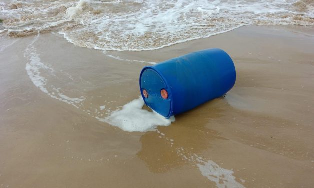 Tarrinas encontradas en Playa Brava contenían material que se utiliza para cocinar cocaína