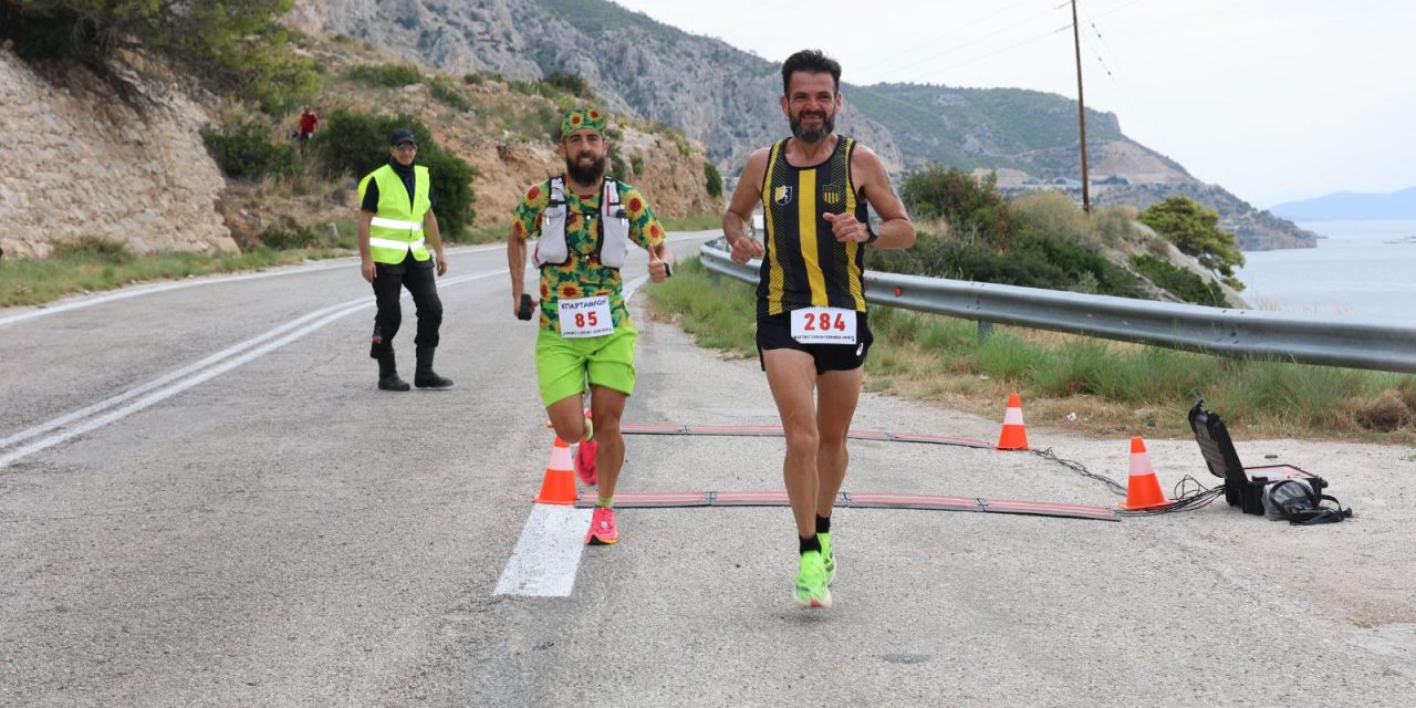 Uruguayo supera la élite mundial y logra un podio en ultramaratón en Grecia por primera vez