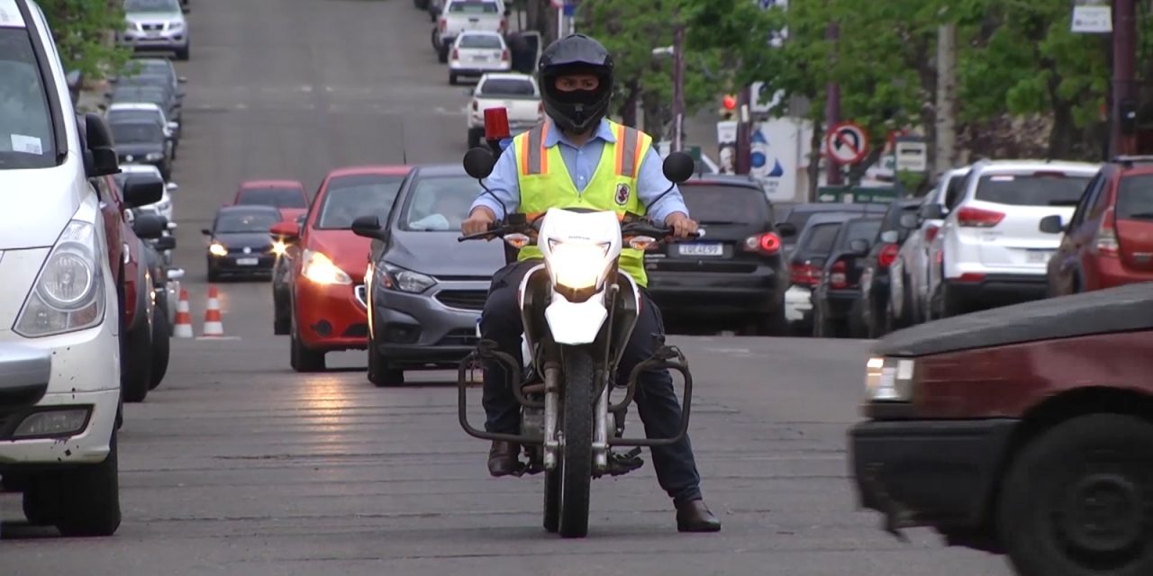 Insólito: conductor multado le robó la moto al inspector de tránsito y se dio a la fuga
