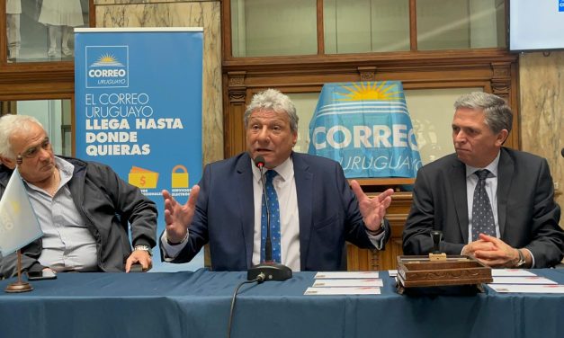 «Con la gente todo, sin la gente nada»: Alberto Kesman fue homenajeado por el Correo Uruguayo