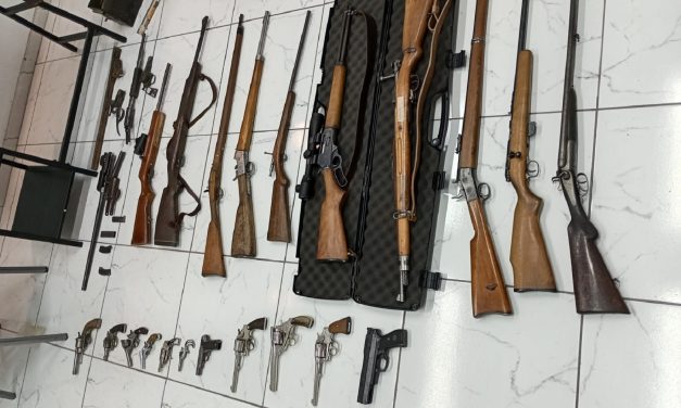 Dos hombres condenados por vender armas por redes sociales; se incautó rifles y municiones