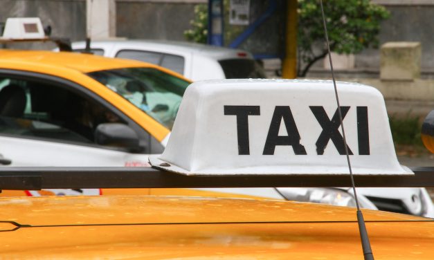 Paro parcial de taxis este sábado por “acto homenaje” por los 30 años de la mampara