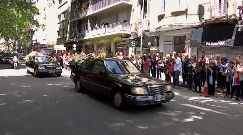 Entre cánticos y aplausos militantes del Frente Amplio despidieron restos de Danilo Astori