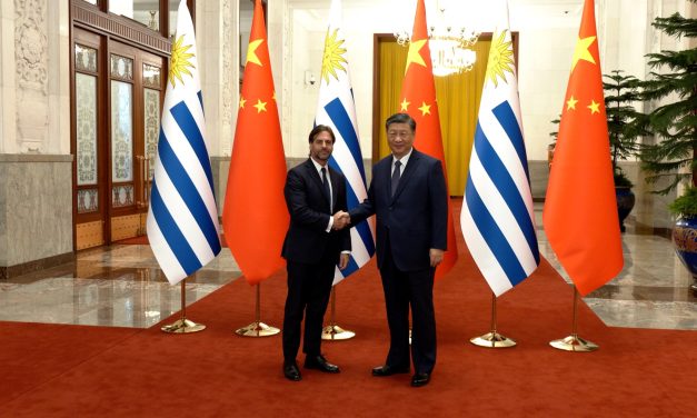 Lacalle Pou le regaló dos toros al presidente chino Xi Jinping