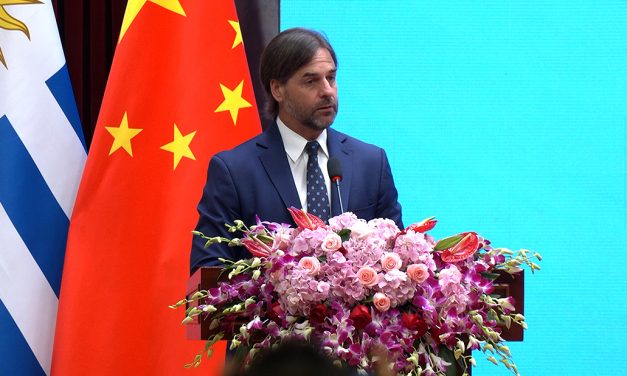 “Venimos a China a decir que necesitamos un comercio lo más abierto posible”, dijo Lacalle en seminario