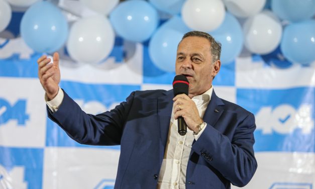 Delgado se despide de su cargo para encarar la campaña política