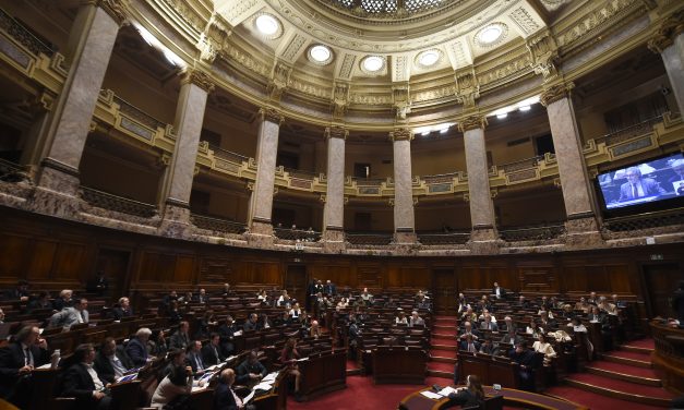 Asamblea General mantuvo el veto parcial de Lacalle a ley para extrabajadores de Casa de Galicia